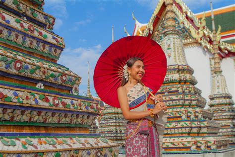  Visions of Love: A Symphony of Thai Culture and Passion